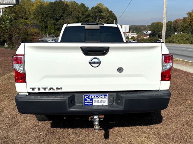 2017 Nissan Titan Image 5