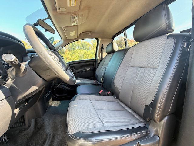 2017 Nissan Titan Image 8