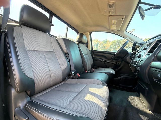 2017 Nissan Titan Image 9