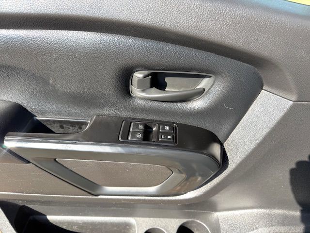 2017 Nissan Titan Image 11
