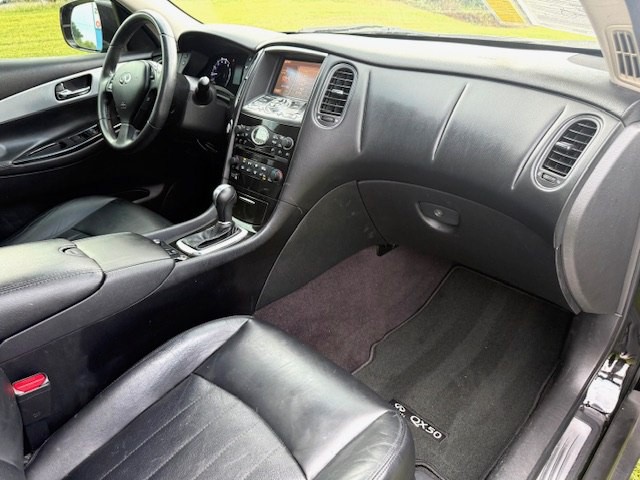 2016 INFINITI QX50 Image 9