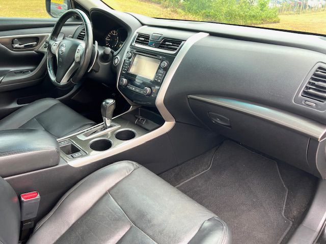 2015 Nissan Altima Image 9