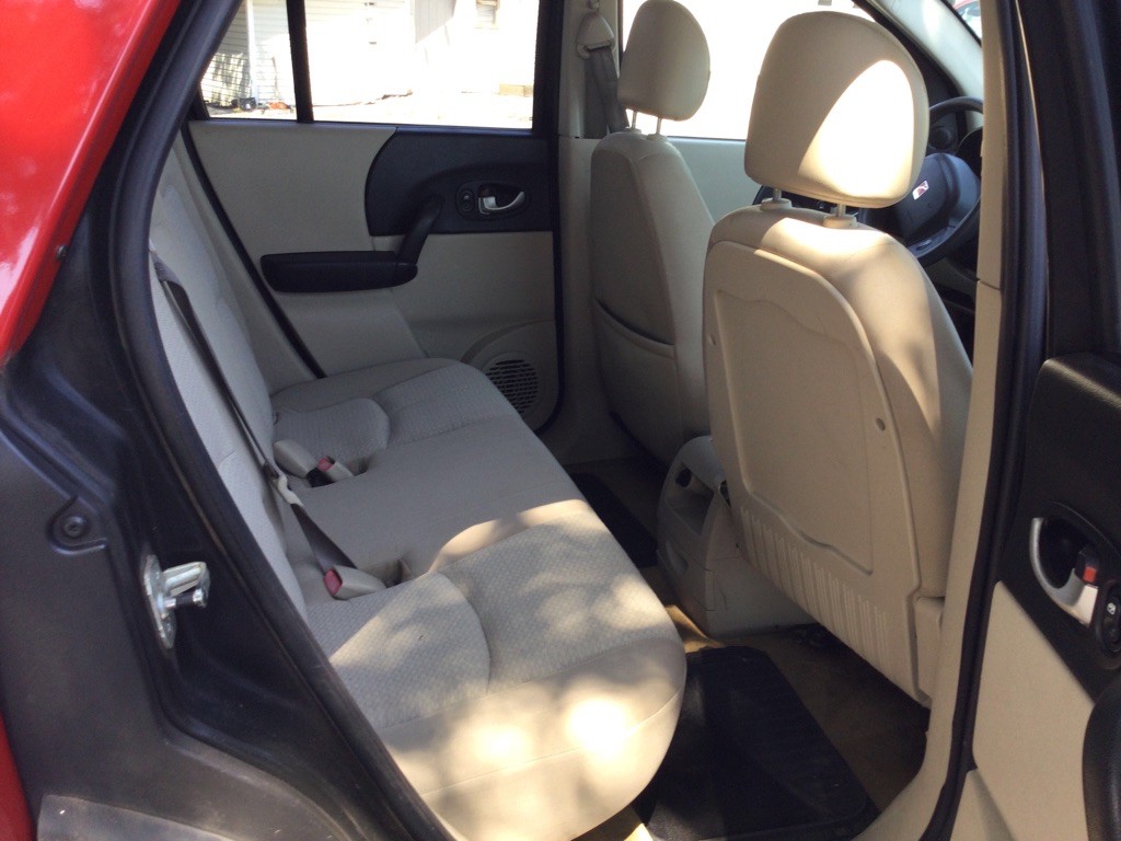 2005 Saturn Vue Image 8