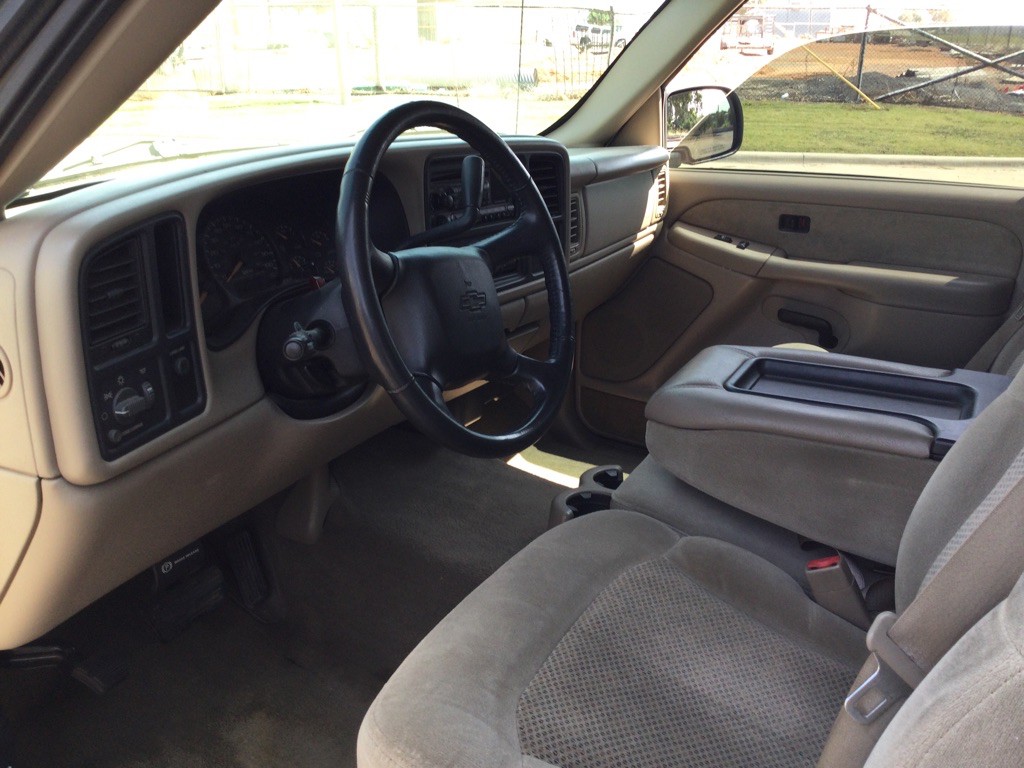 2002 Chevrolet Silverado 1500 Image 2