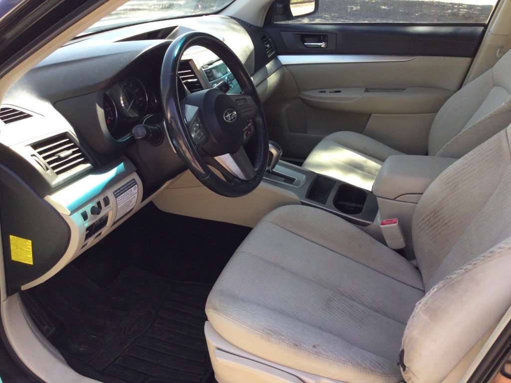 2011 Subaru Outback Image 2