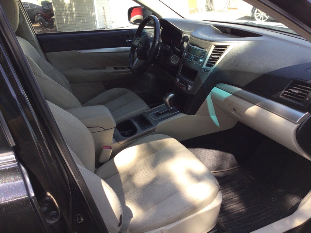 2011 Subaru Outback Image 9