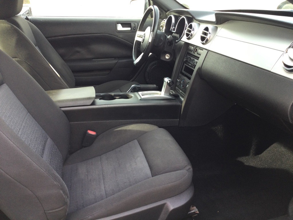 2008 Ford Mustang Image 9