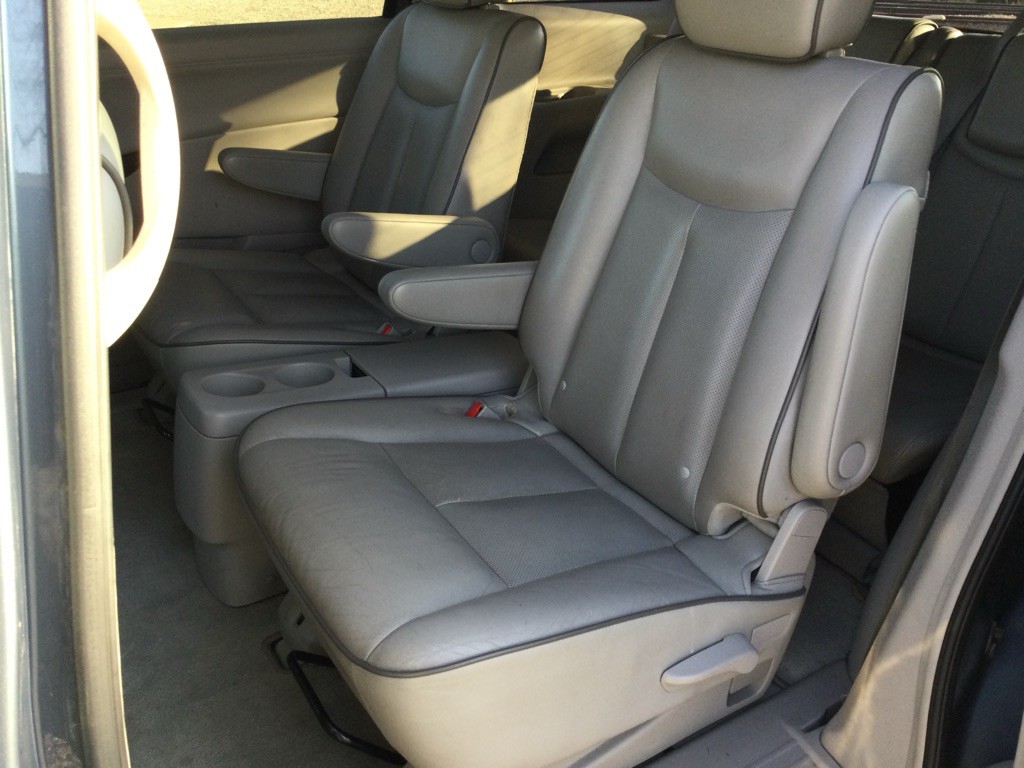 2011 Nissan Quest Image 3