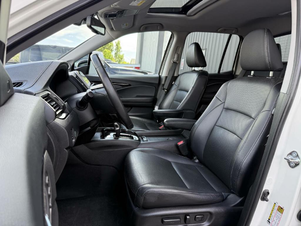 2019 Honda Ridgeline Image 2