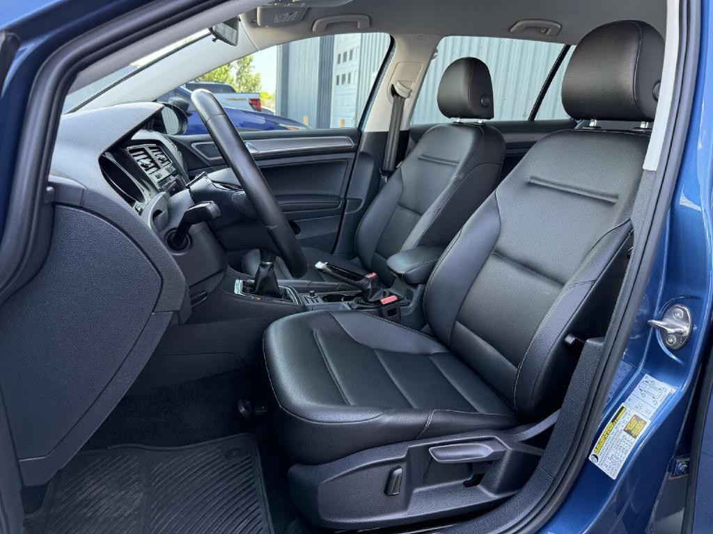 2019 Volkswagen Golf Image 2