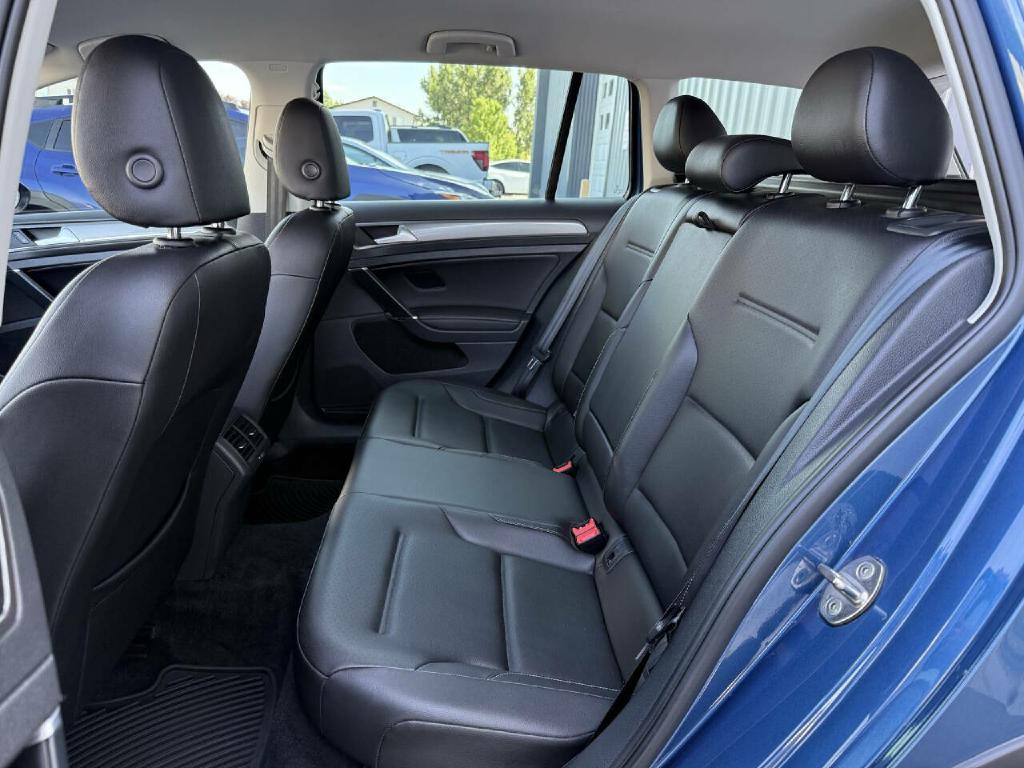 2019 Volkswagen Golf Image 3