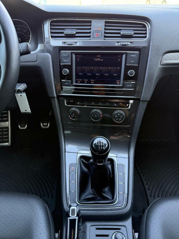 2019 Volkswagen Golf Image 24