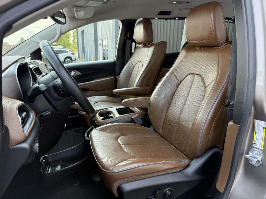 2018 Chrysler Pacifica Image 2