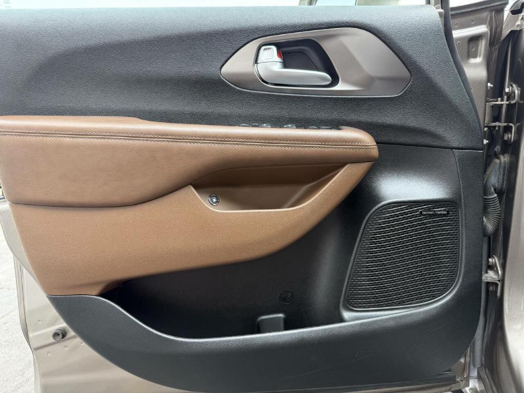 2018 Chrysler Pacifica Image 21