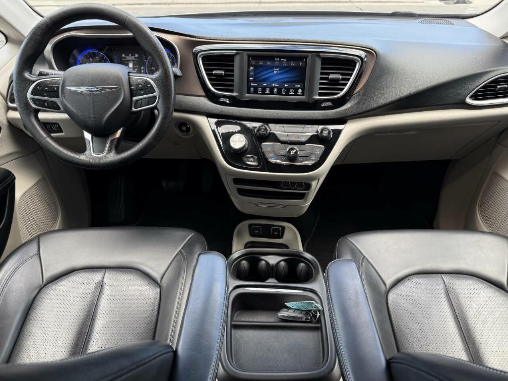 2021 Chrysler Voyager Image 4