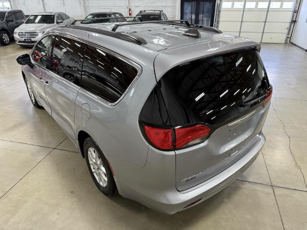 2021 Chrysler Voyager Image 15