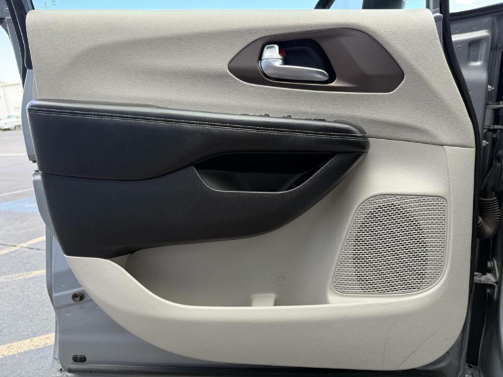 2021 Chrysler Voyager Image 19