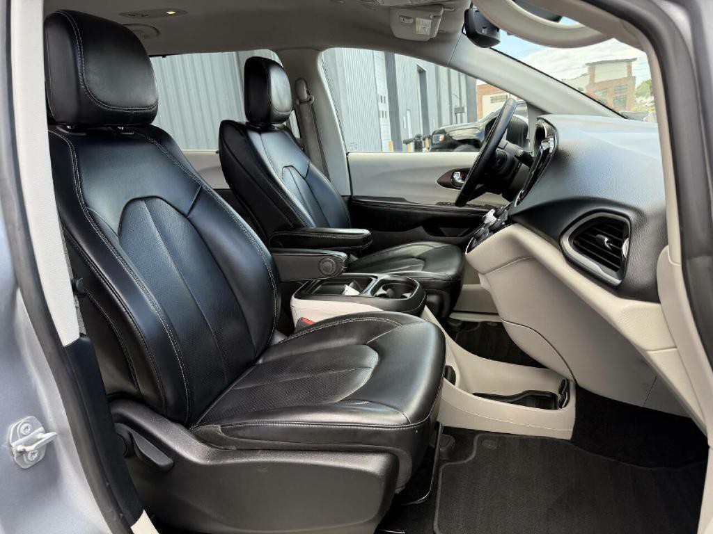 2021 Chrysler Voyager Image 25
