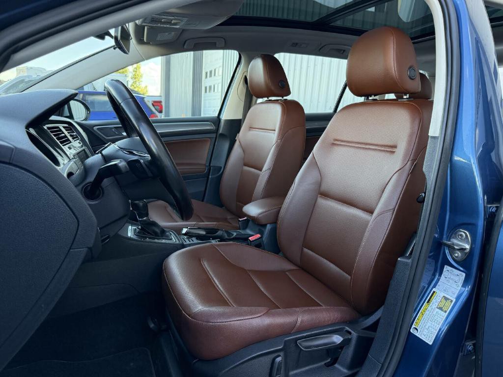 2017 Volkswagen Golf Image 2