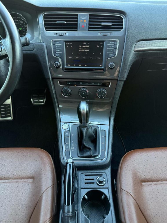 2017 Volkswagen Golf Image 25