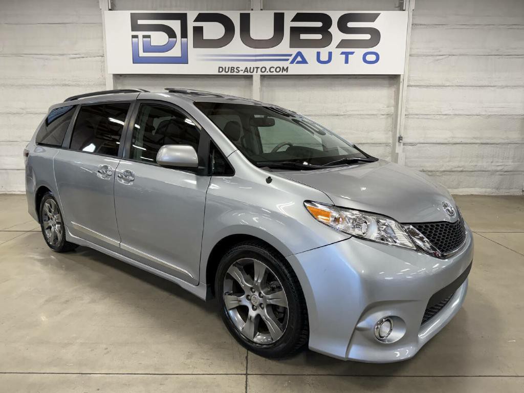 2013 Toyota Sienna Image 1
