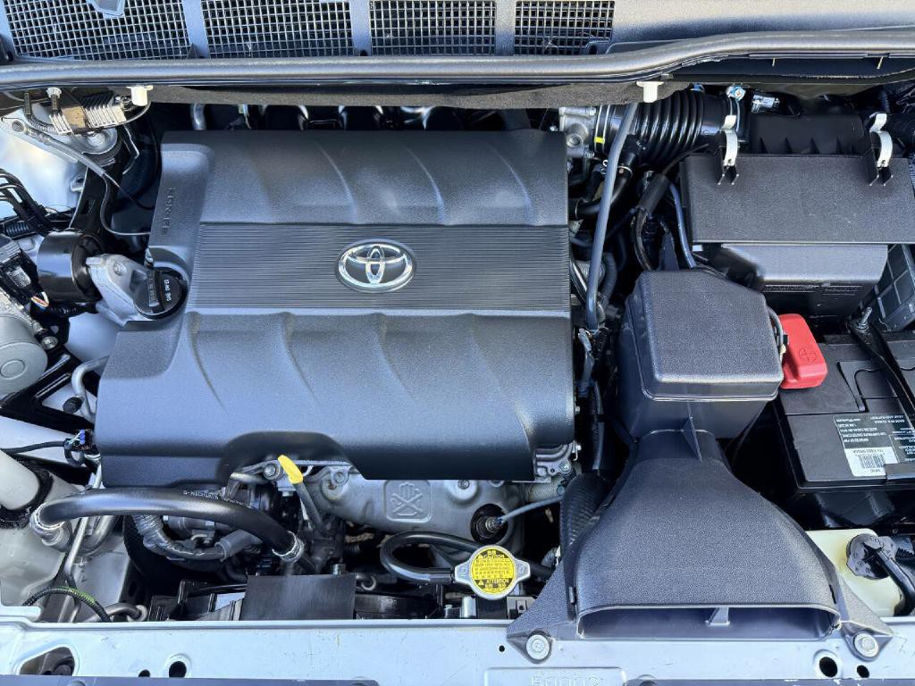 2013 Toyota Sienna Image 5