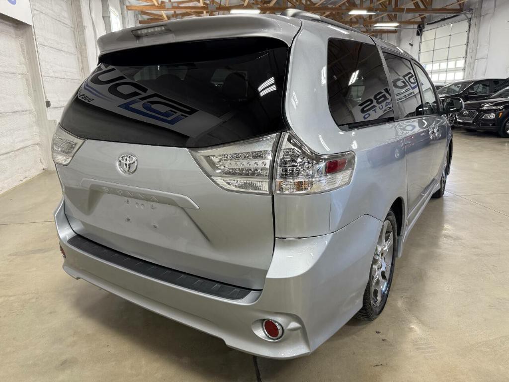 2013 Toyota Sienna Image 7