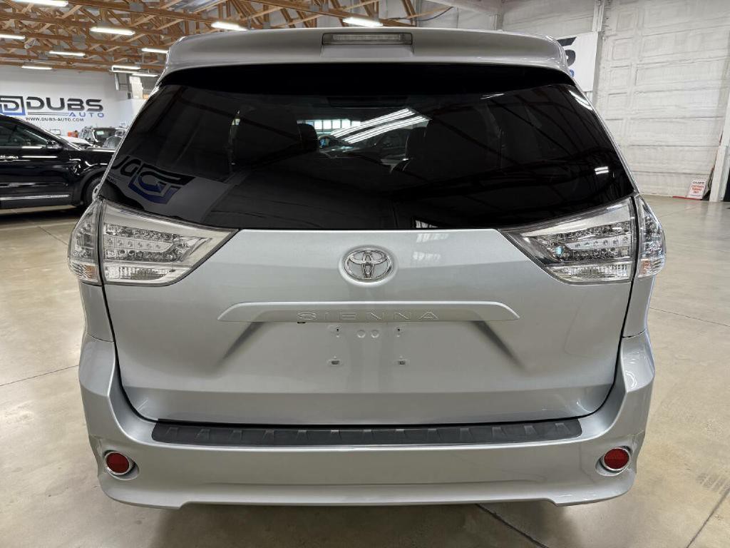 2013 Toyota Sienna Image 8