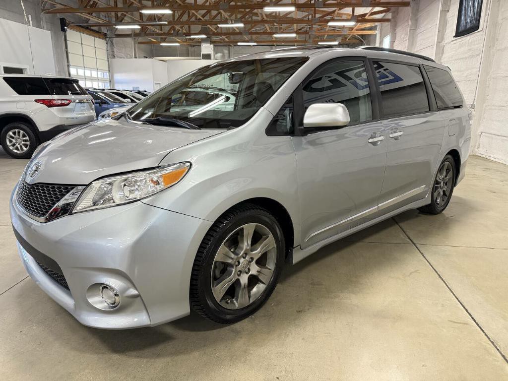 2013 Toyota Sienna Image 11