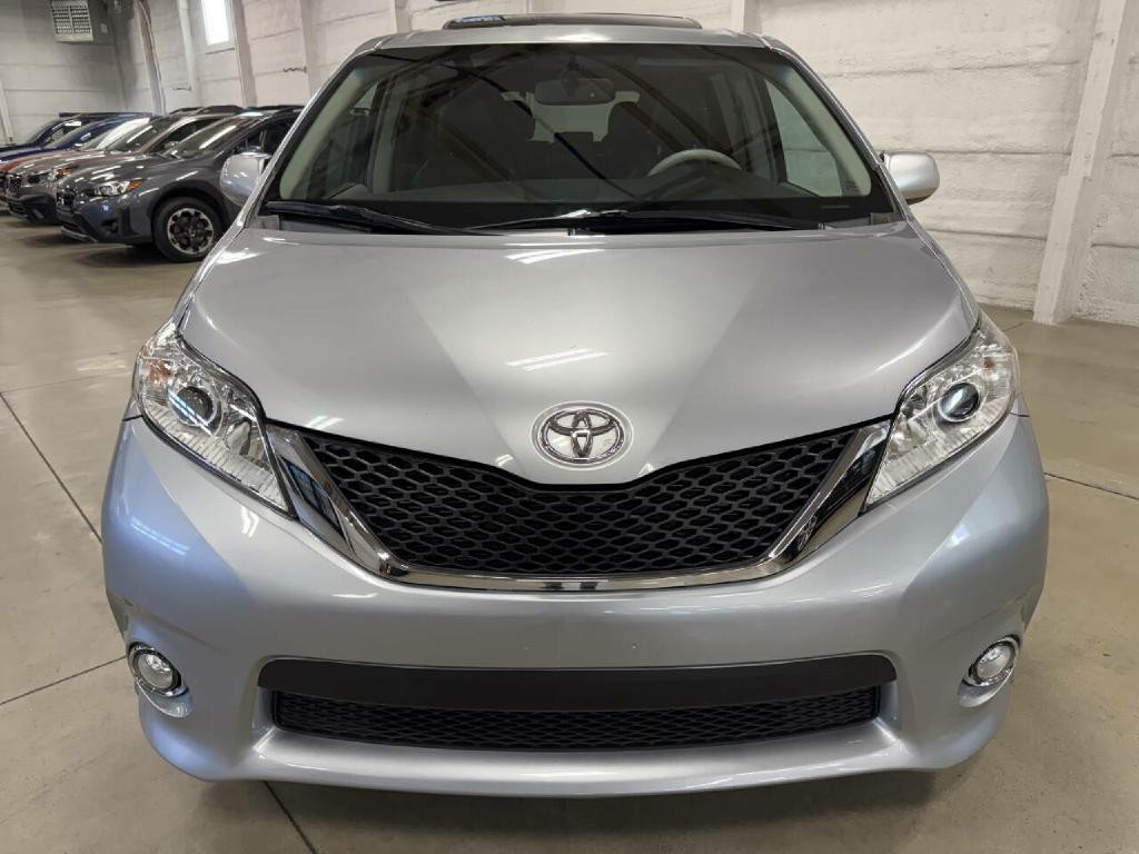 2013 Toyota Sienna Image 12