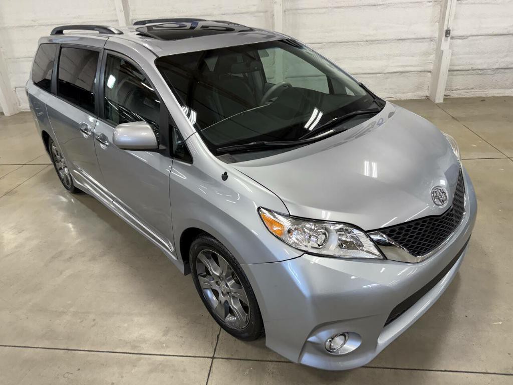 2013 Toyota Sienna Image 13