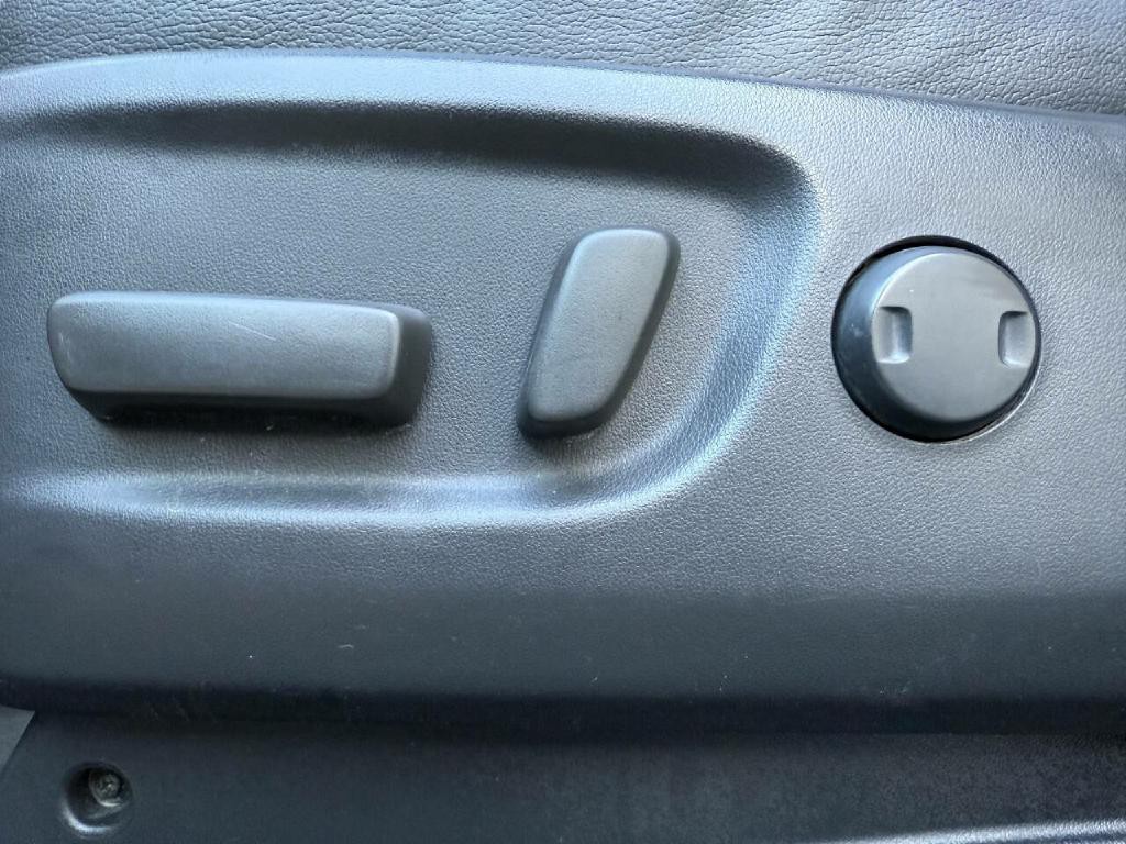 2013 Toyota Sienna Image 16