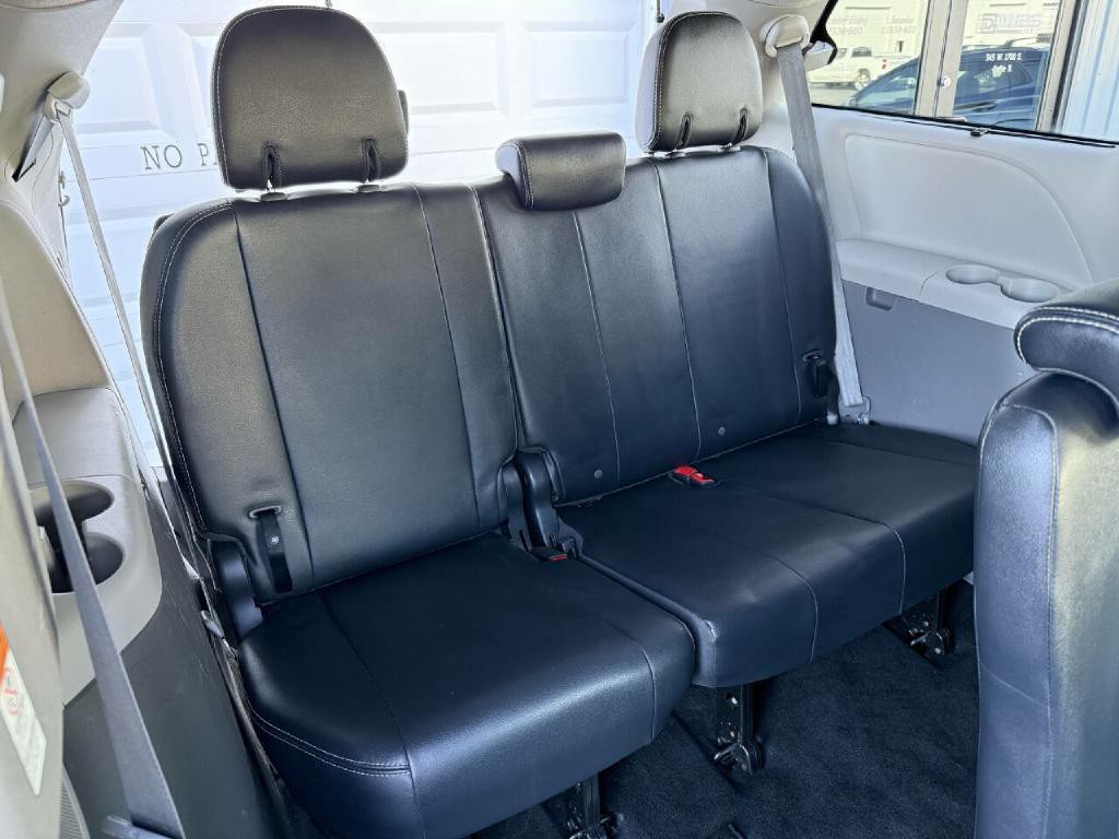 2013 Toyota Sienna Image 20