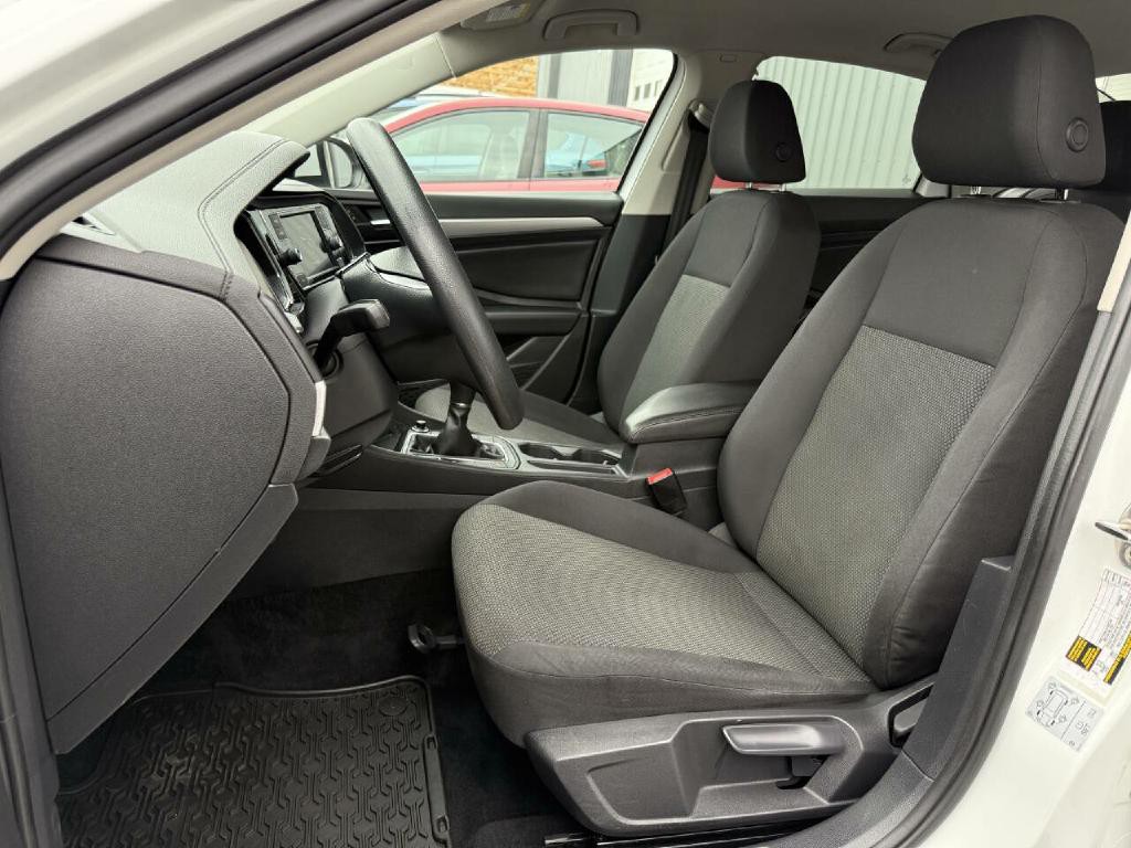 2019 Volkswagen Jetta Image 2