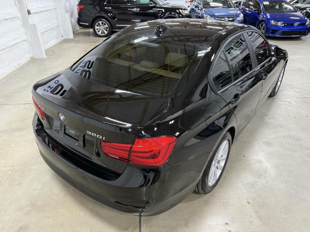 2018 BMW 3 Series Image 16