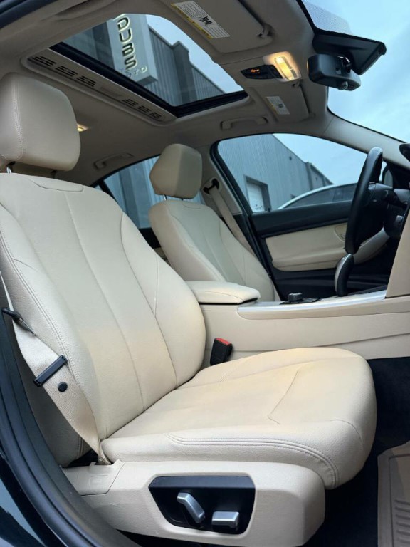 2018 BMW 3 Series Image 24