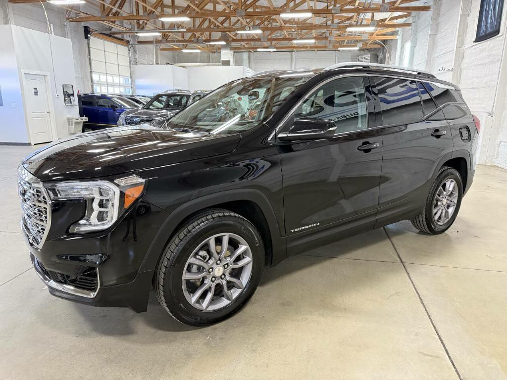 2023 GMC Terrain Image 12