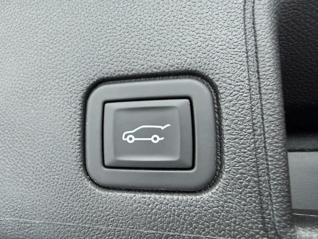 2023 GMC Terrain Image 25