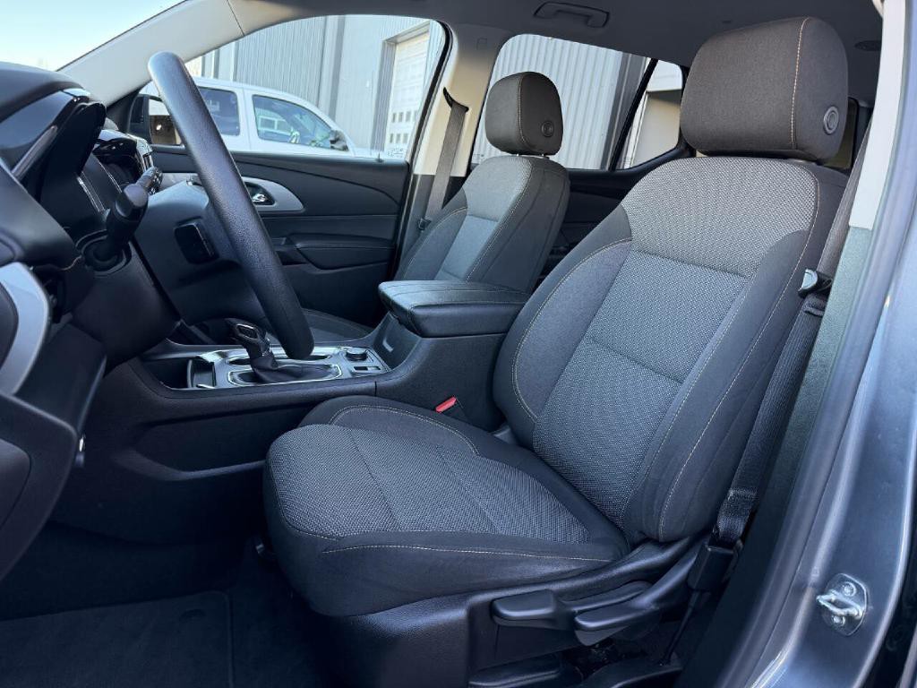 2021 Chevrolet Traverse Image 2