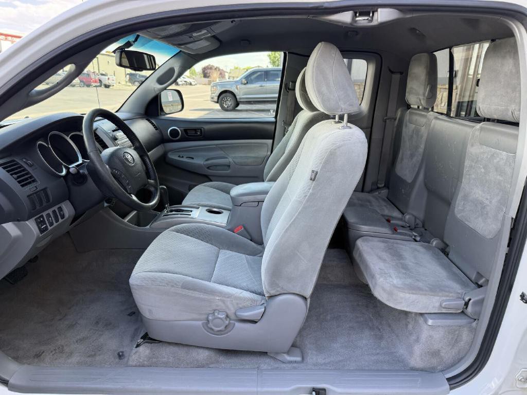 2010 Toyota Tacoma Image 2