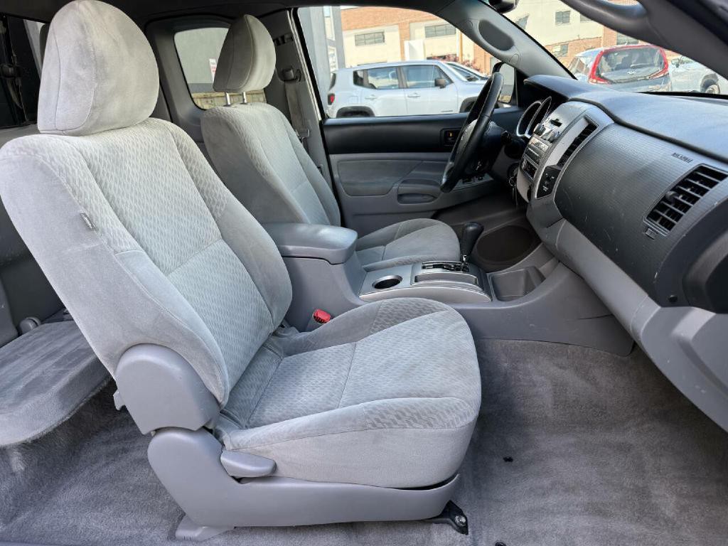 2010 Toyota Tacoma Image 24