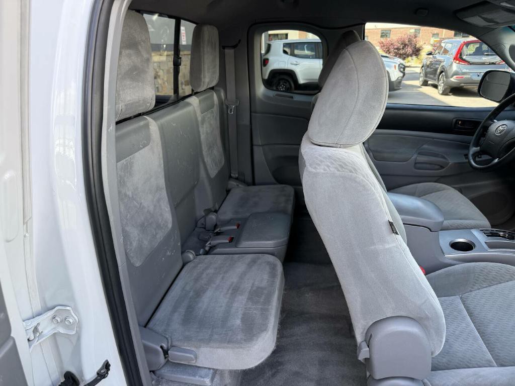 2010 Toyota Tacoma Image 25