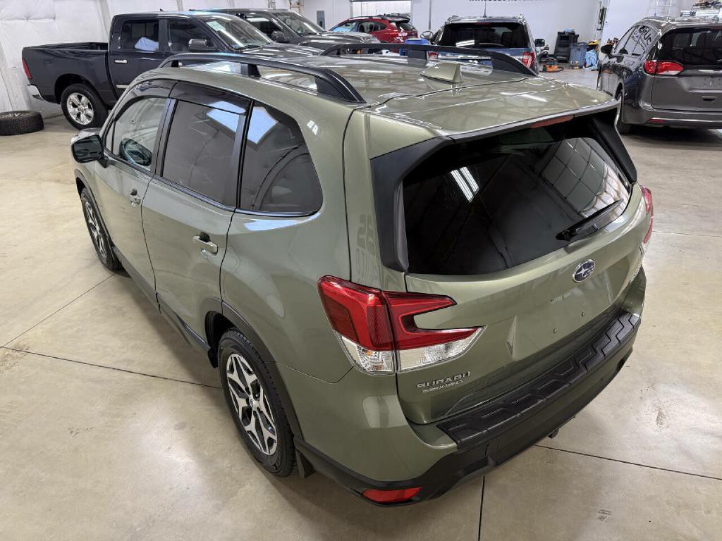 2020 Subaru Forester Image 14