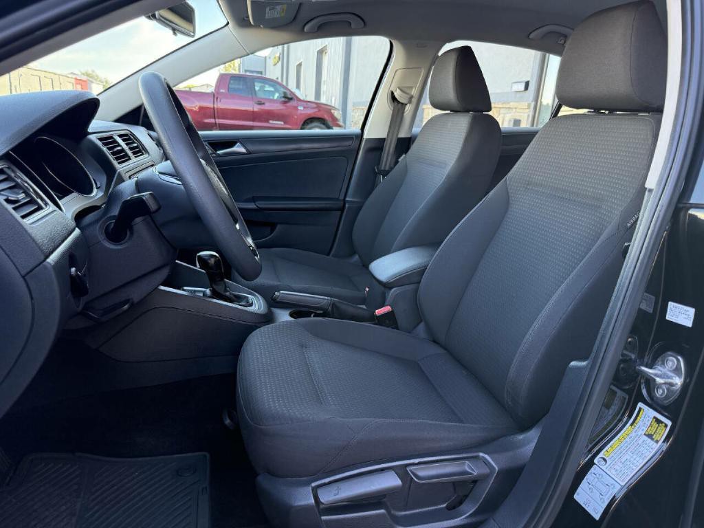 2016 Volkswagen Jetta Image 2