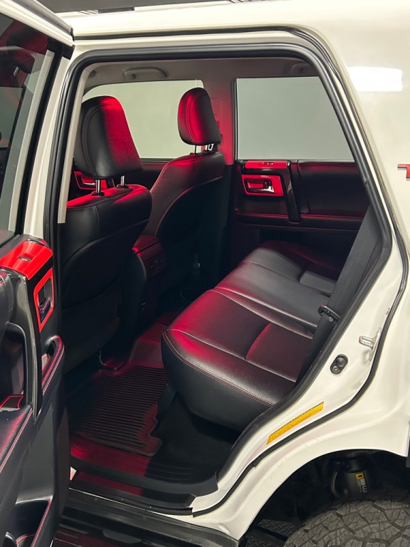 2016 Toyota 4Runner Image 9