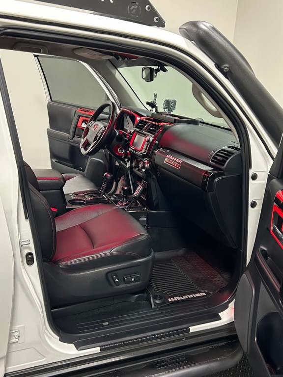 2016 Toyota 4Runner Image 11