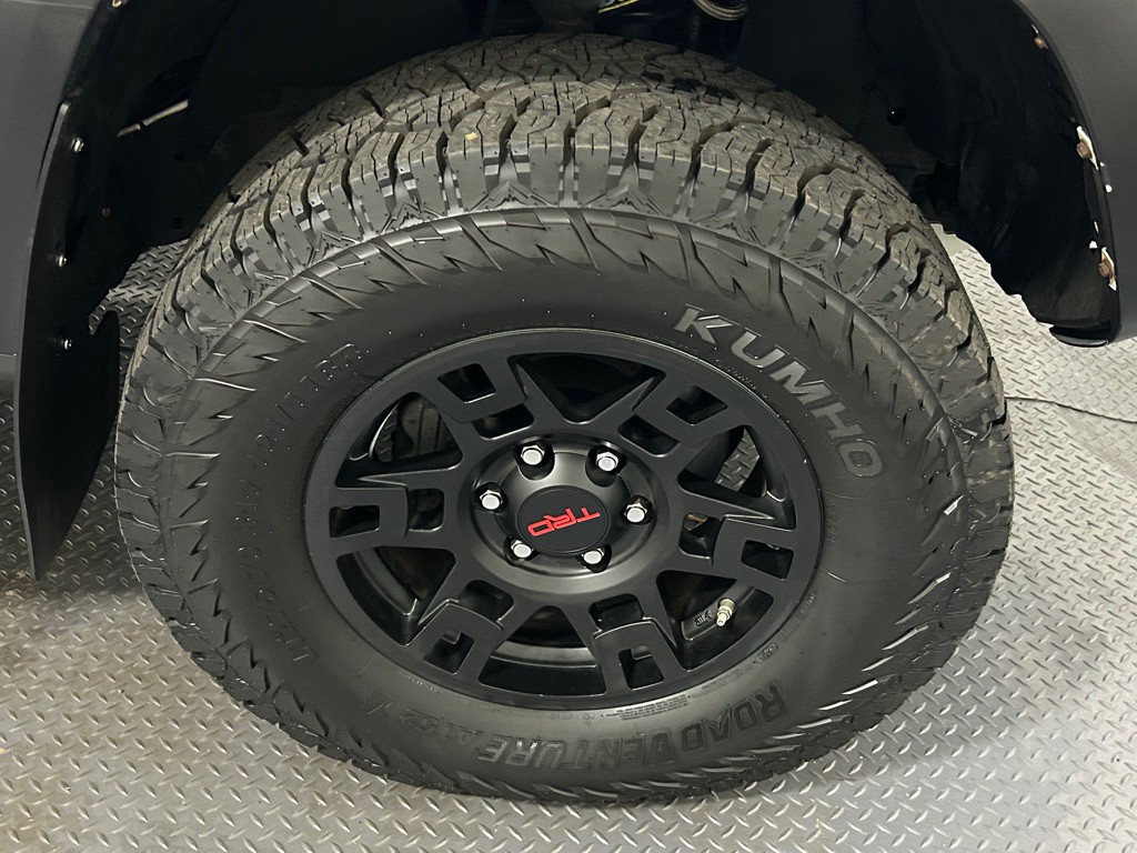 2016 Toyota 4Runner Image 18