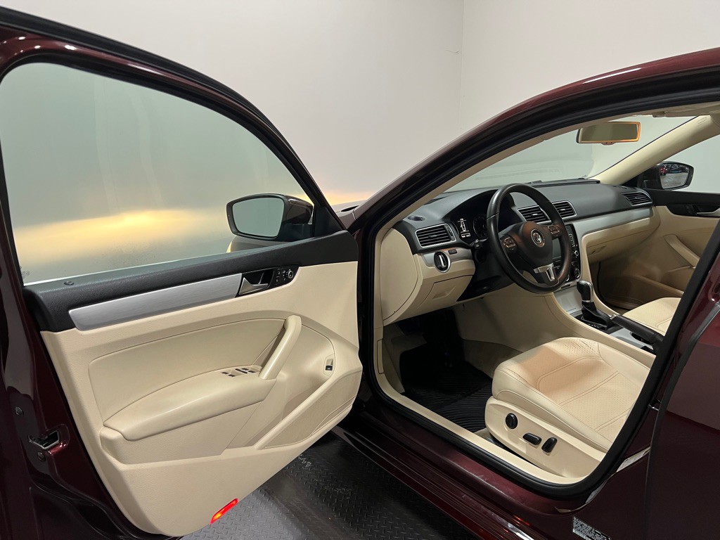 2013 Volkswagen Passat Image 8