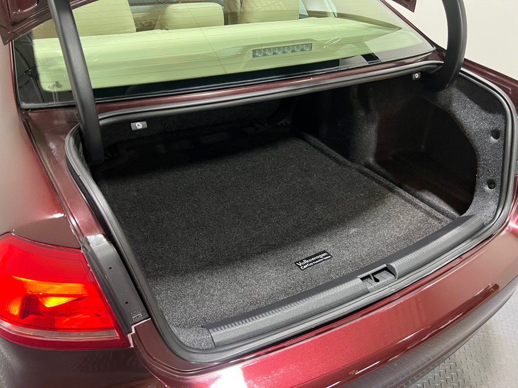 2013 Volkswagen Passat Image 10
