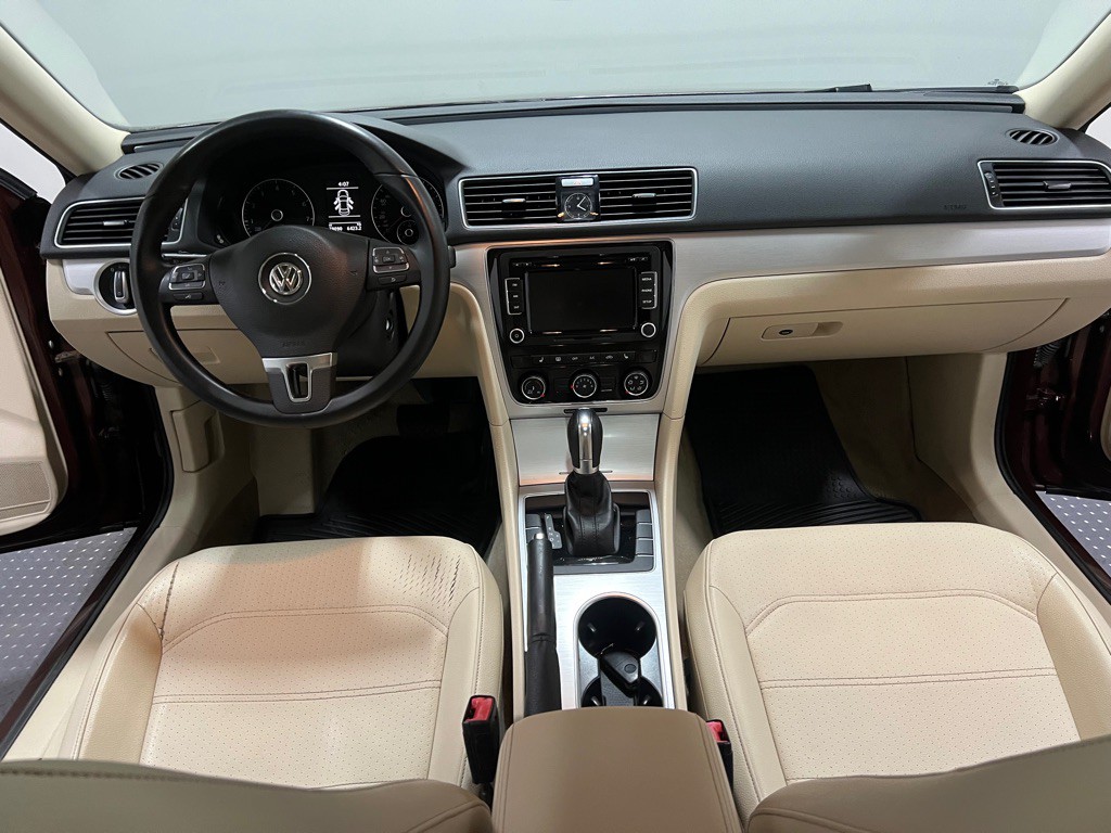 2013 Volkswagen Passat Image 13